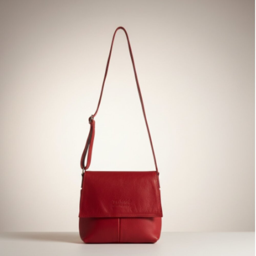 T-Nobile Made in Italy soft leather crossbody purse in vibrant red. - Picture 3 of 14